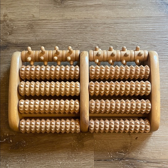 Dual Wooden Foot Roller – Acupressure Therapy - Picture 5 of 11